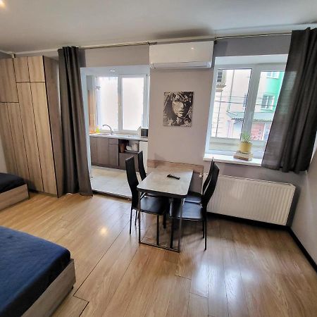Like Home On Zaliznychna 3 Ivano-Frankivsk Eksteriør bilde