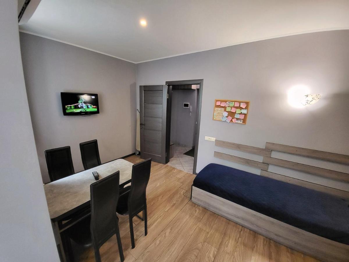Like Home On Zaliznychna 3 Ivano-Frankivsk Eksteriør bilde